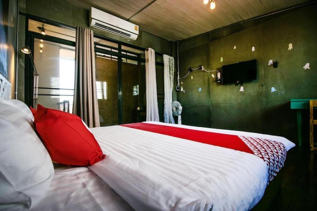 Oyo 505 Ente Space Hostel Bangkok Kültér fotó